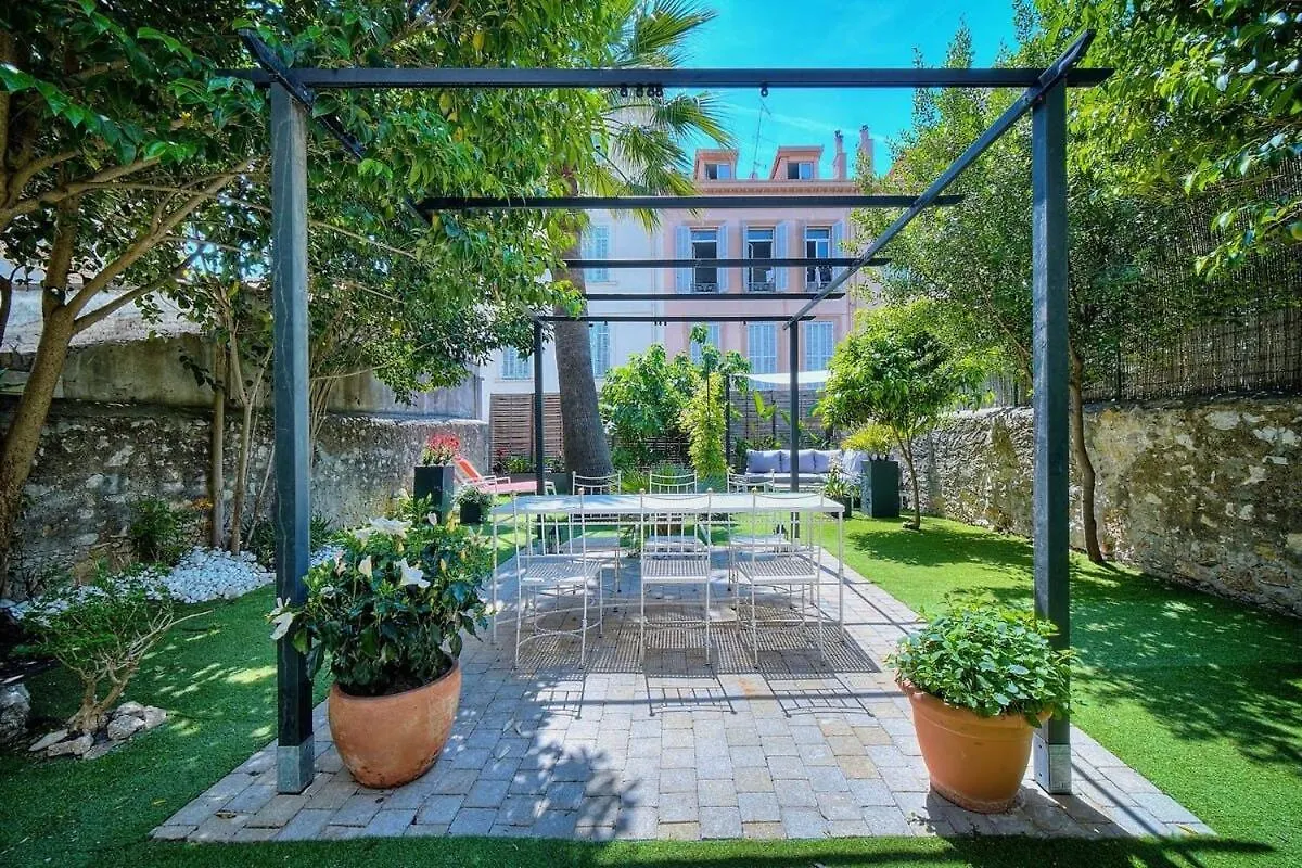 Апартаменты Studio Paulette Mezzanine - 500M From The Beach Канны